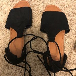 Black strappy women sandals